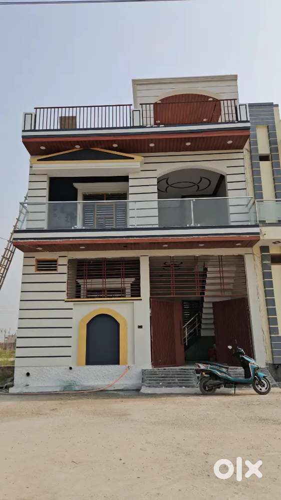 30 foot ki road per, gated society