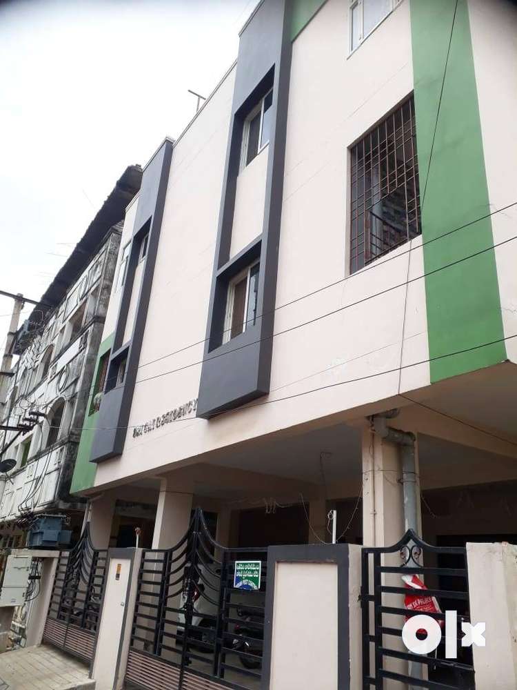 Double bed room fully furnished building near easy buy shopping mall.