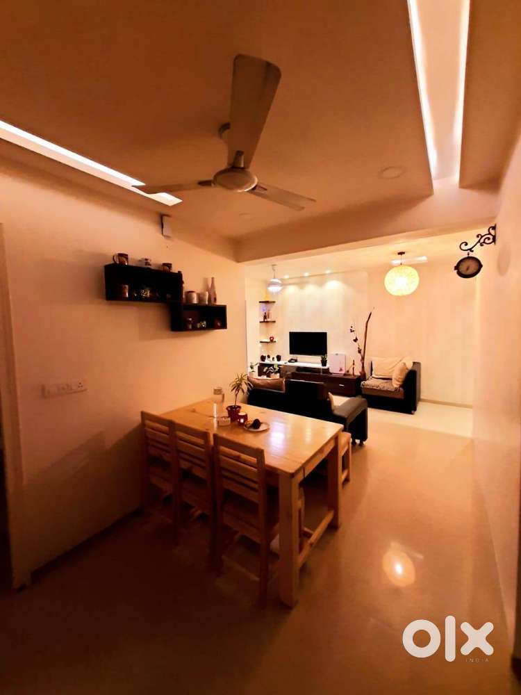 CORNER INDEPENDENT FLAT, PRIME LOCATION