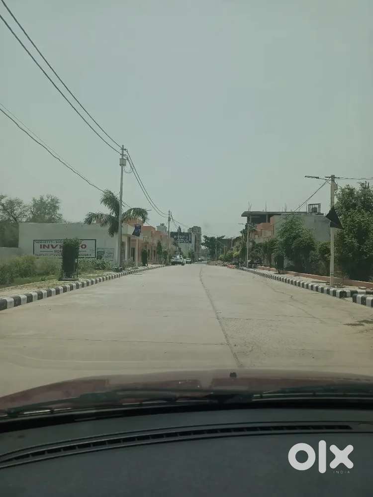 Vrindavan On Road plot