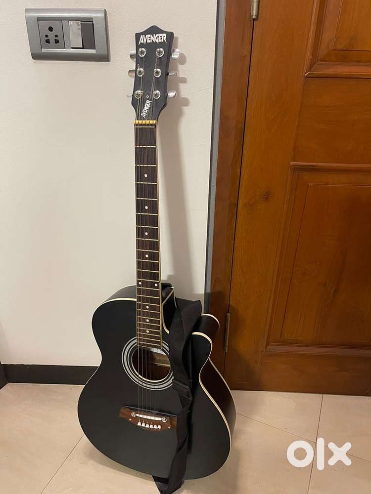 Well-Maintained Black Avenger Acoustic Guitar – Great Sound & Value