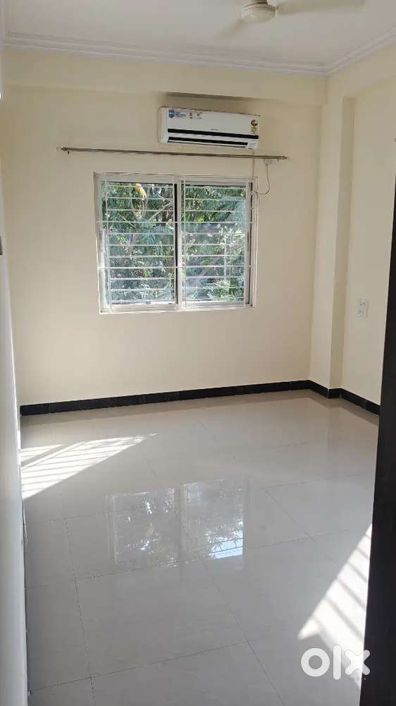 3Bhk semi furnished flat for rent. AC, geyser, cupboards, car parking