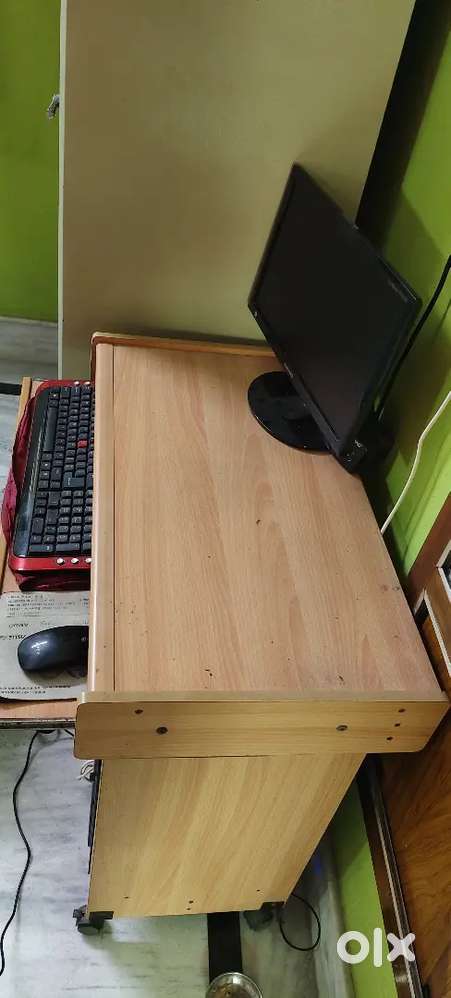 Computer set with table