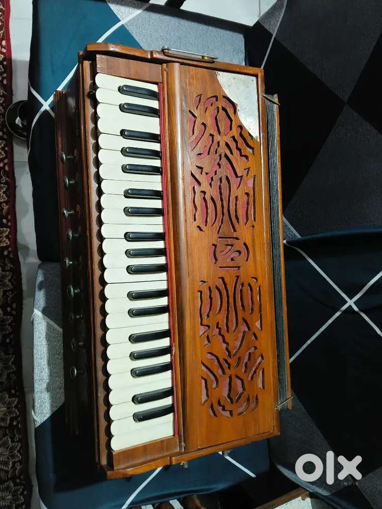 Harmonium- smooth keys, Rich sound