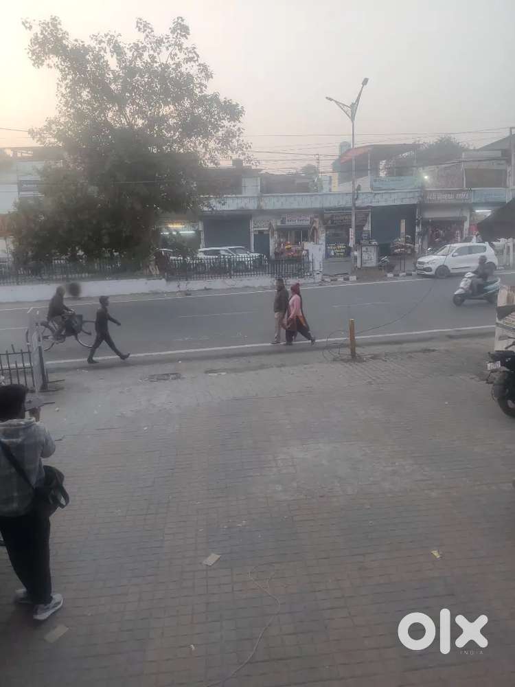 Ground floor showroom