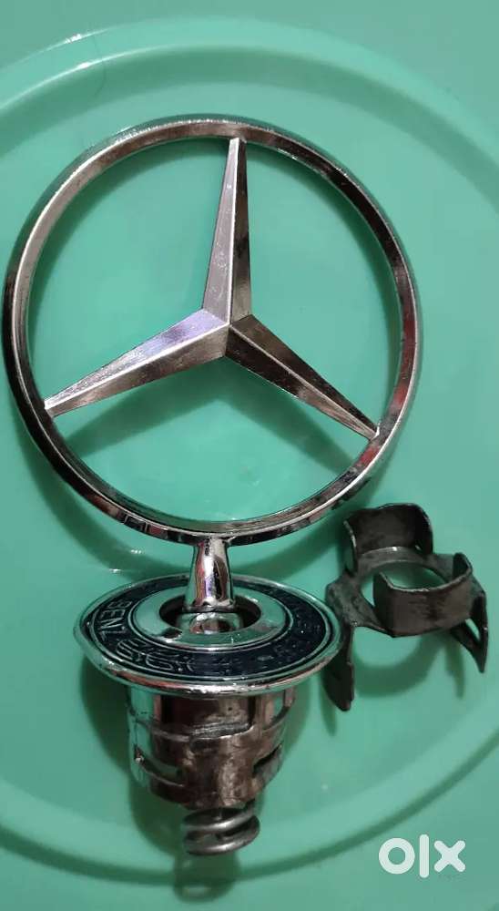 Brand New Mercedes Benz EMBLEM with fixture clamp