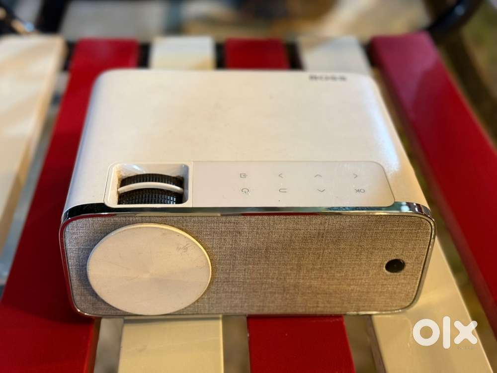 Boss s37 Projector its in best condition