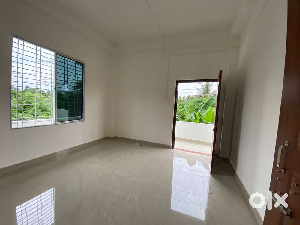 Fully tiles attached kitchen and bathroom clear water no iron