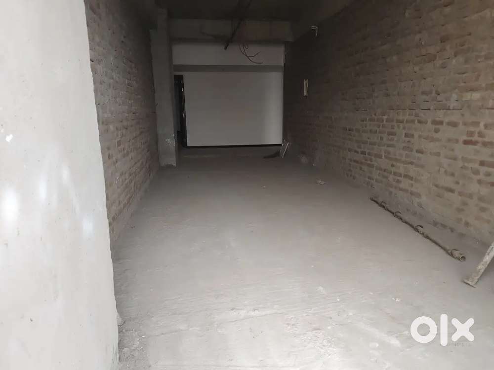 Ready to Move Office Space IN OMAXE WORLD STREET WITH CAR PARKING