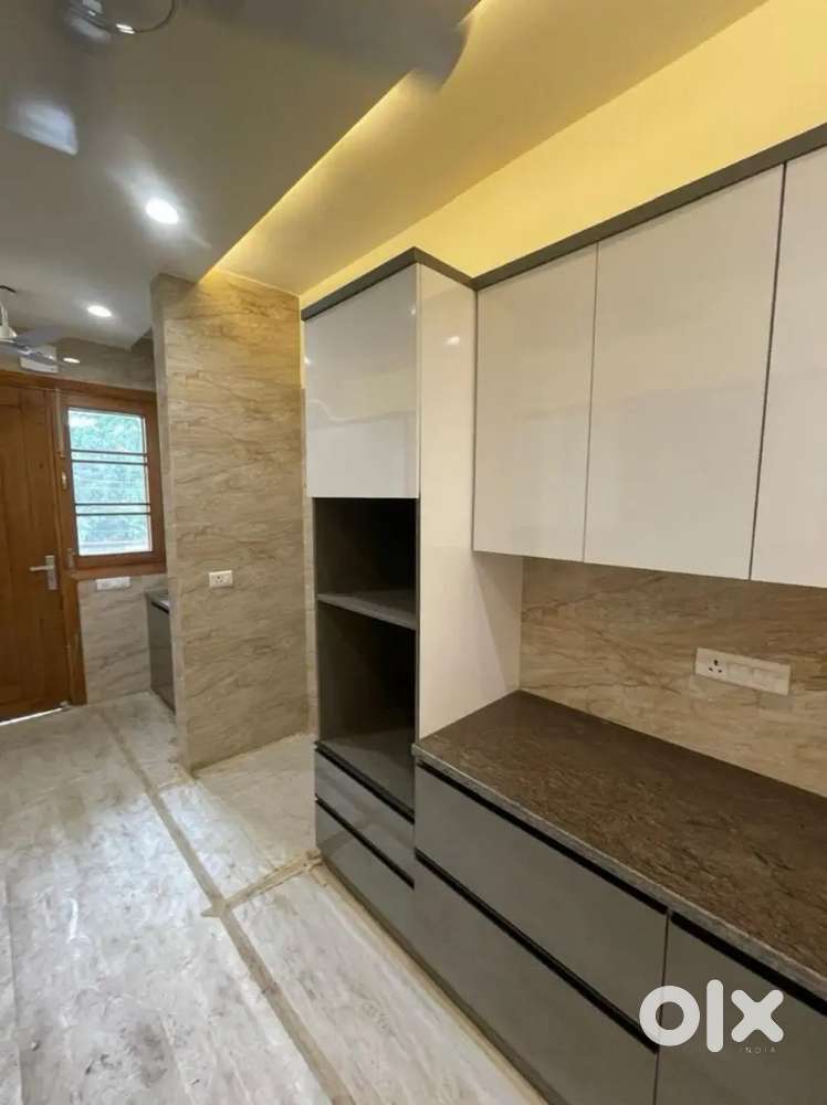 3BHK LUXURY FLOOR PRIME LOCATION