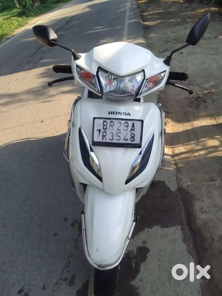 Honda Activa 6g white colour