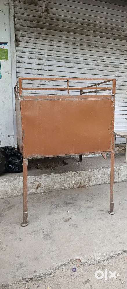 Tea display counter iron