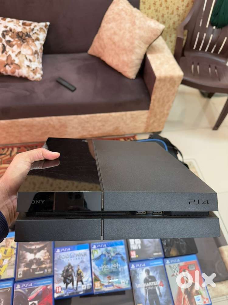 PS4 500 gb with two controllers