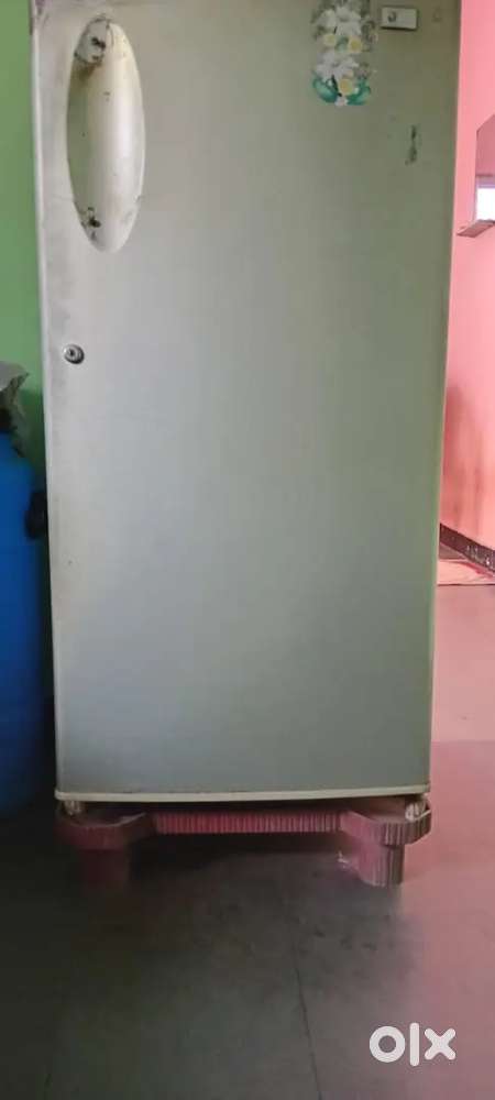 LG फ्रीज विकणे आहे. 5000