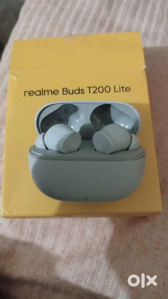 Realme Buds T200 Lite – Excellent Condition, Full Box Available.