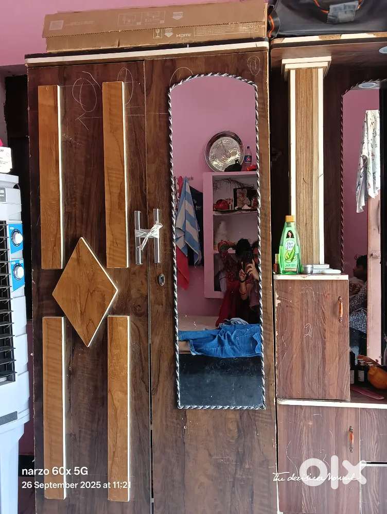 Almari.   5500
