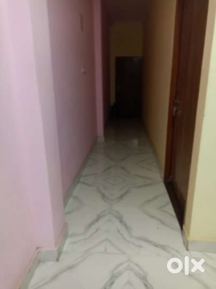 Room on rent near assi ghat only for girls3250
