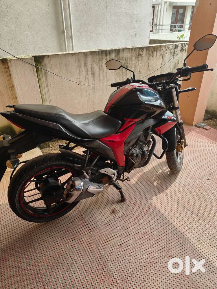 Suzuki Gixxer 2016 (Red) – Only 22,600 km  Excellent Condition