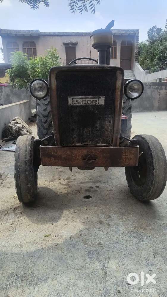 Escort 325. Tractor.