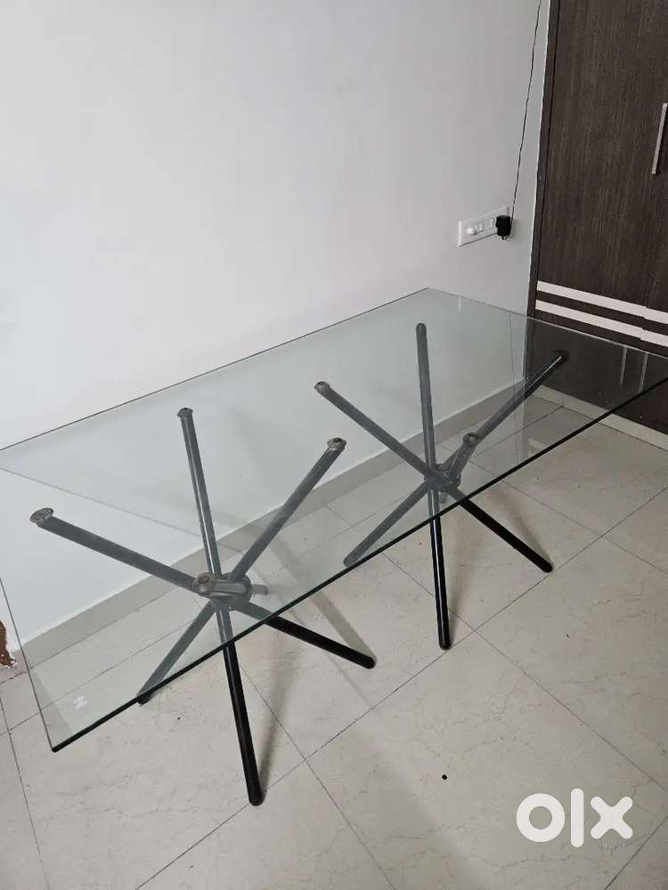 6 seater dining table 5*3 feet (only table)