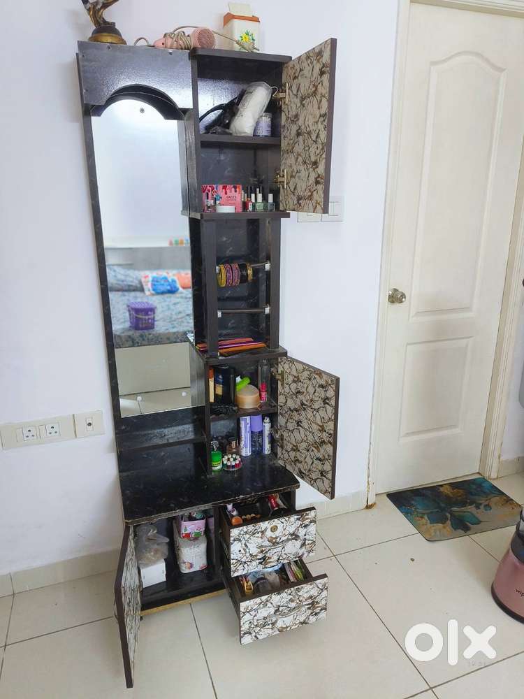 Dressing table