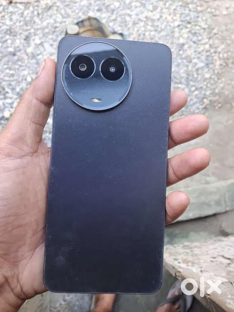 Tip top condition without any scratches, no gaming, only social media