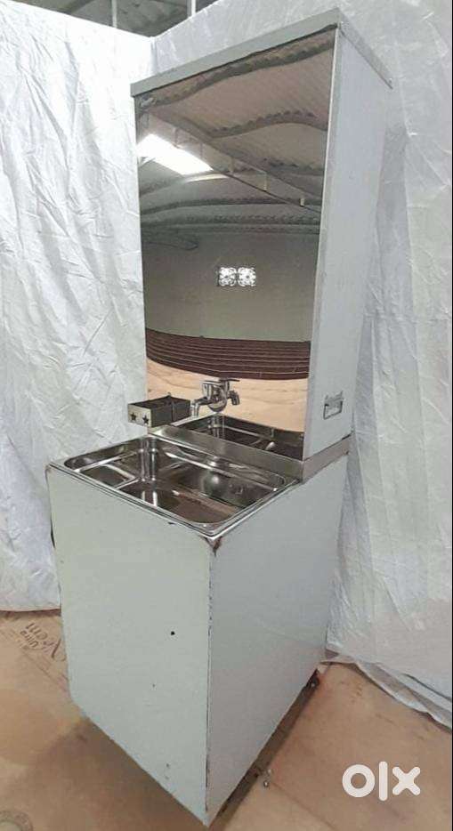 Sink With Miror With Water tank