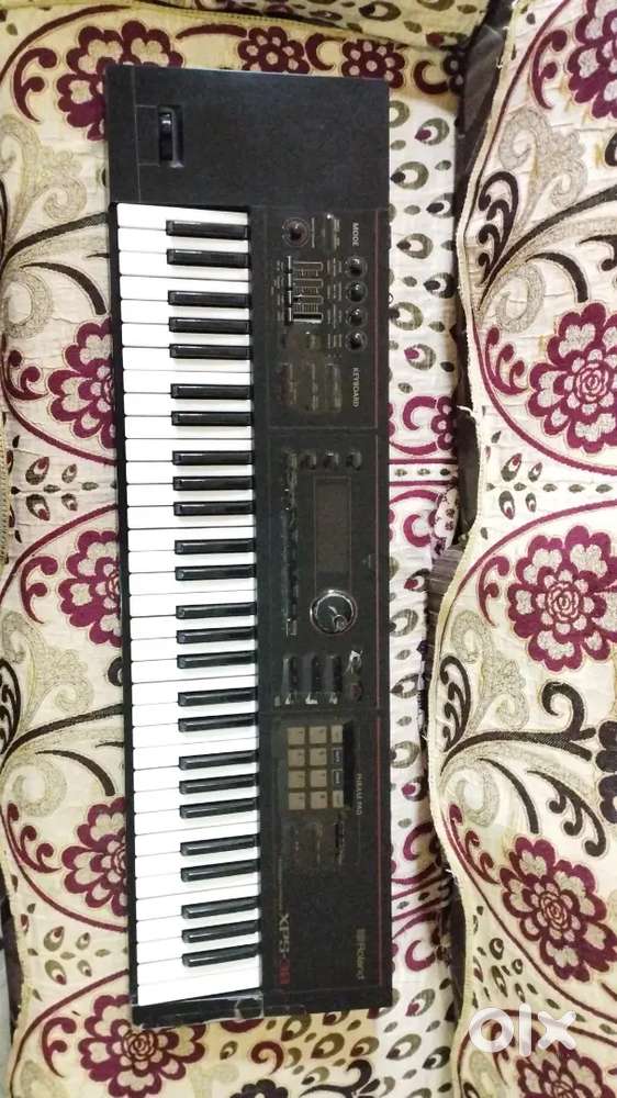 ROLAND XPS 30 KEYBOARD FOR SELL BRAND NEW CONDITION WITH BAG