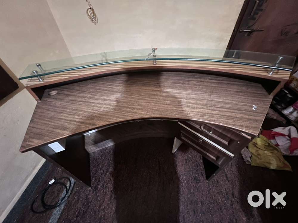 Stylish Curved Reception Couter Table with Heavy Glass Top & Storage