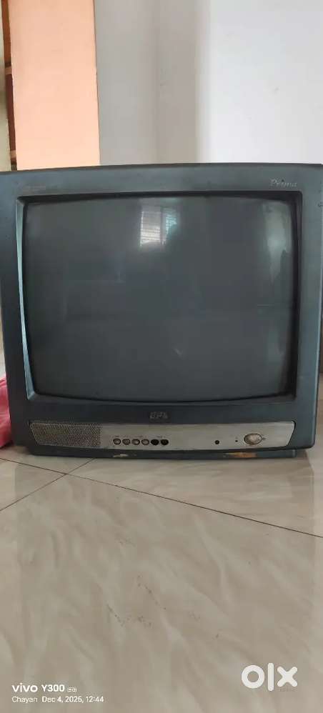 BPL company tv in good condition with new citcuit board and free table