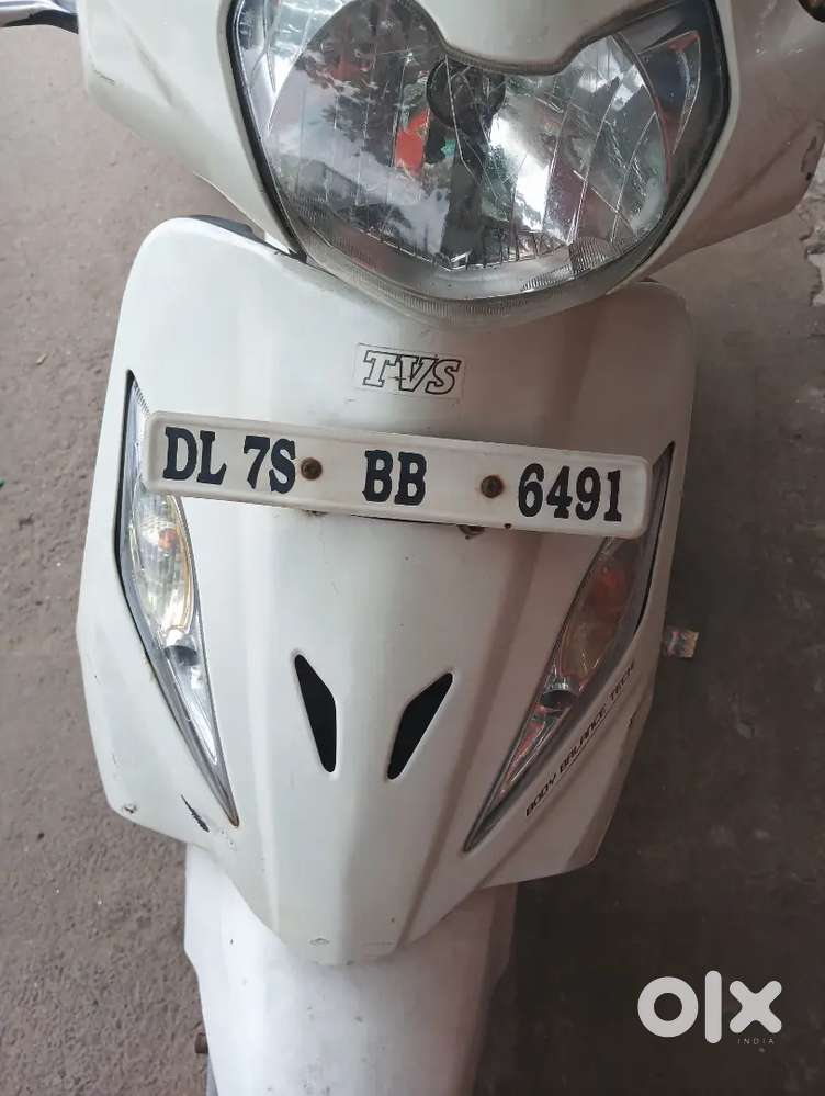 Piche ka tyre khrab h baki koi kami nhi h tyar lena padega piche ka