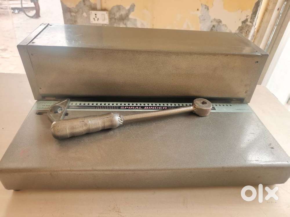 Paper binding machine