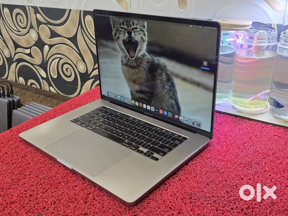 Apple Macbook Pro 2020 i7 16gb 512gb 5.5gb Graphics 16inch Retina