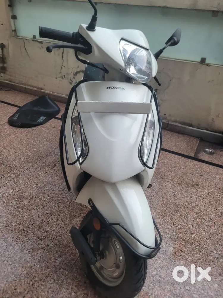 HODA ACTIVA i, v good condition, very less driven, good condition