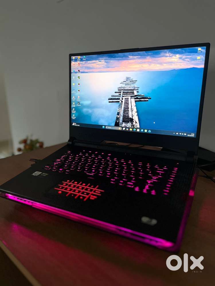 Asus rog scar 15 gaming laptop