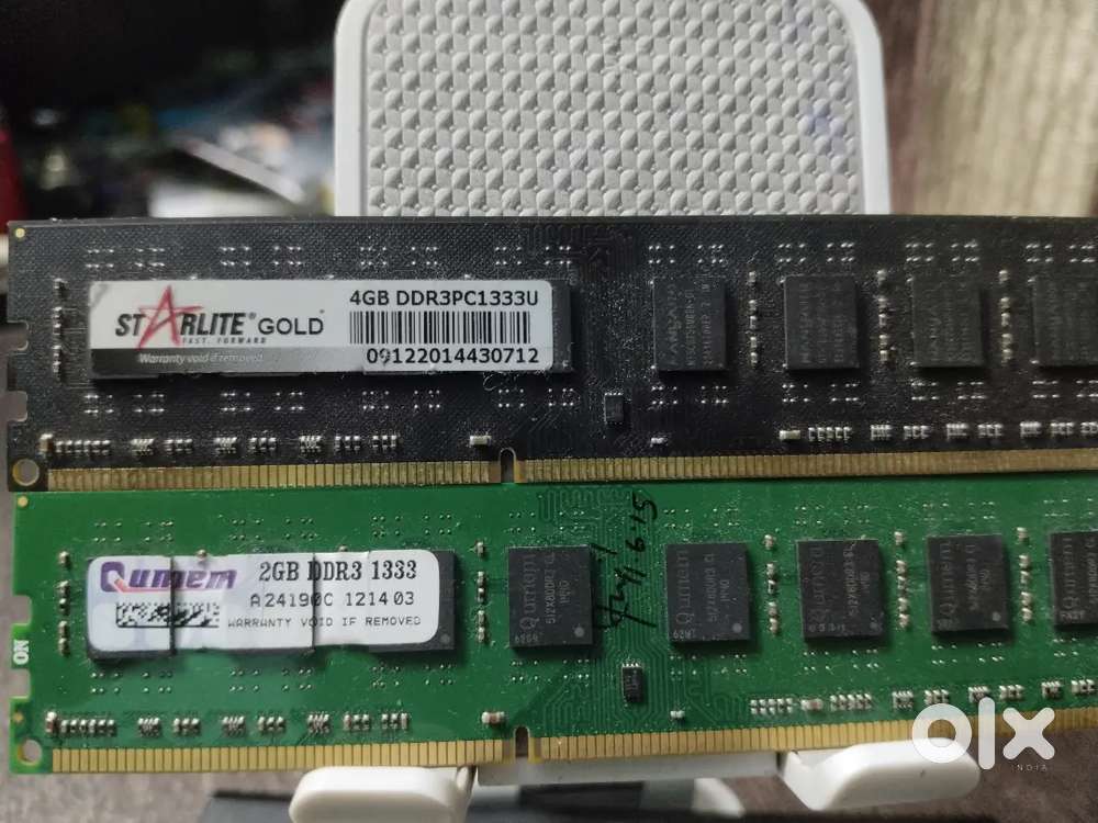 Ram and earbuds