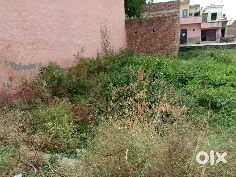 URGENT SELLING 100 GAJ EAST FACING PLOT IN GOVINDPURI