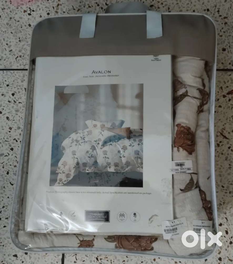 Kingsized Bedsheet,blanket and 2 pillow covers