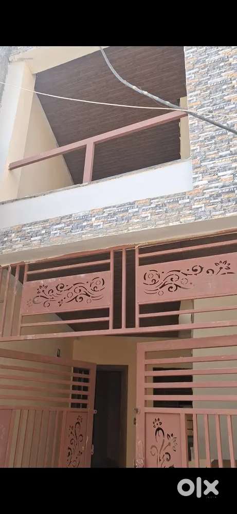 2 BHK makan Medi caps rau ke paas