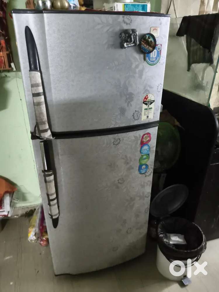 265 litre highly efficient well maintained Godrej refrigerator forsale