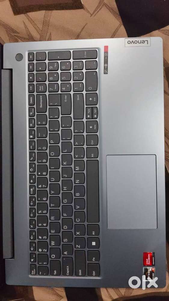 Lenovo v 15 Ryzen 3