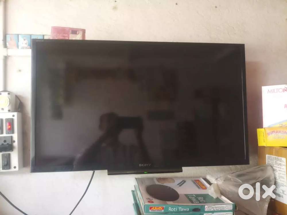SONY Bravia 32 inch  LED TV.  TV is not working. Dead condition.