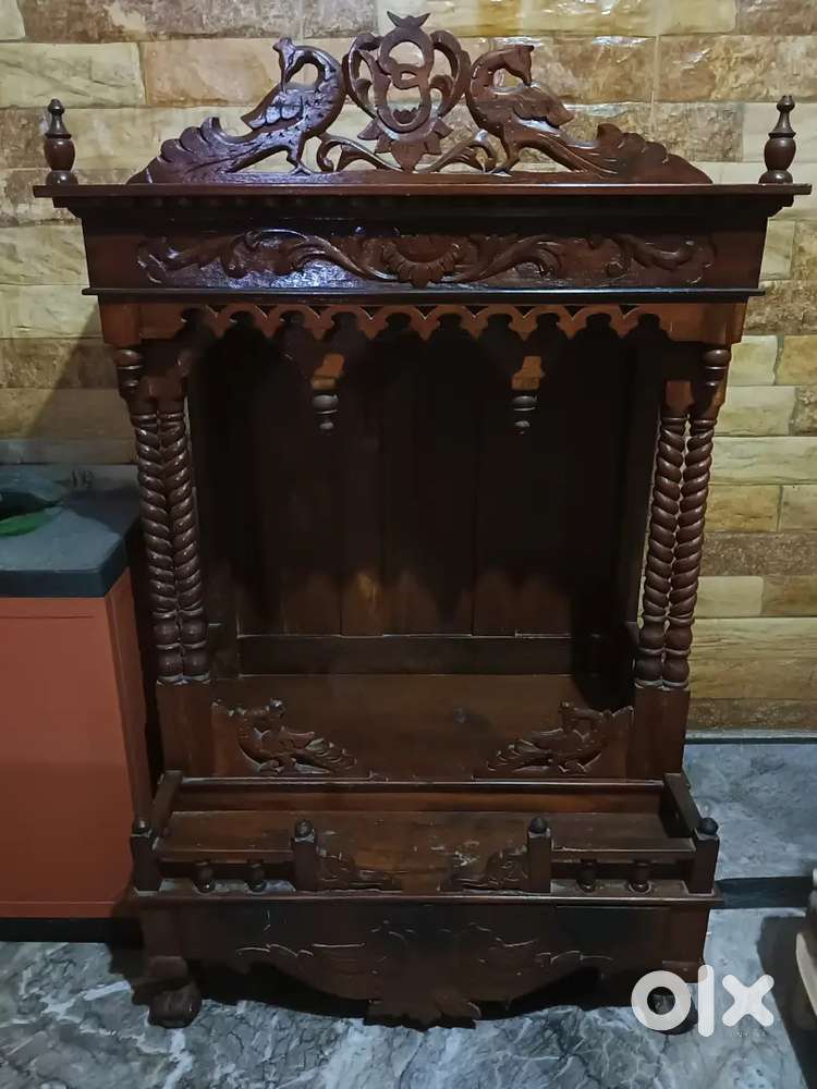 Wooden Singhasan