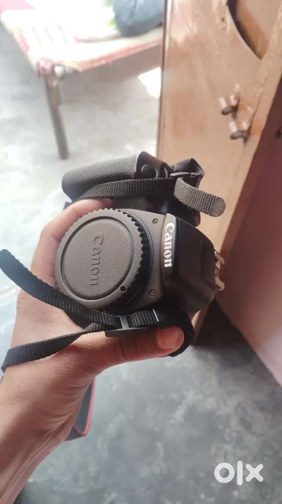 Canon camera 1300D