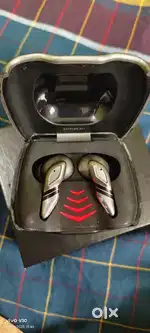 Mustang earbuds ₹999