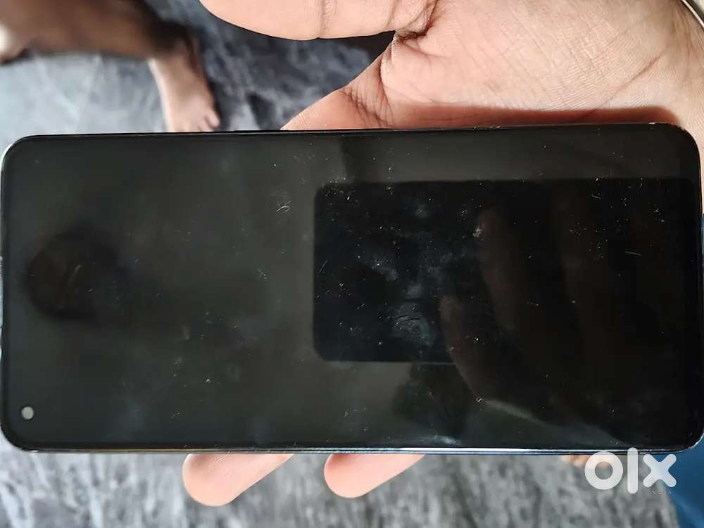 8 gb 128 mb. Stellar black.   front camera 32mp.  Back camera  64mp.