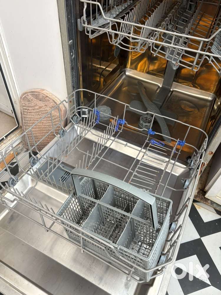 Dishwasher, 12 plates setting, complete working condition