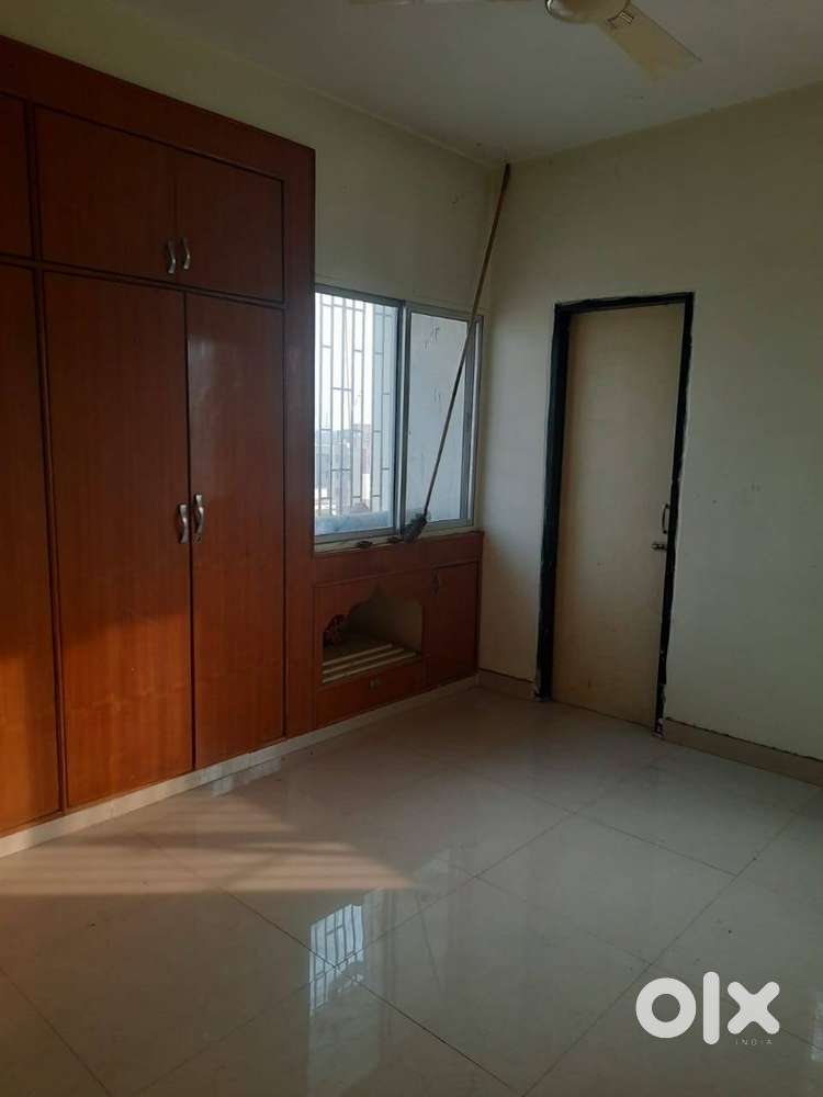 3 bhk semi furnished flat available for sale in bariatu.