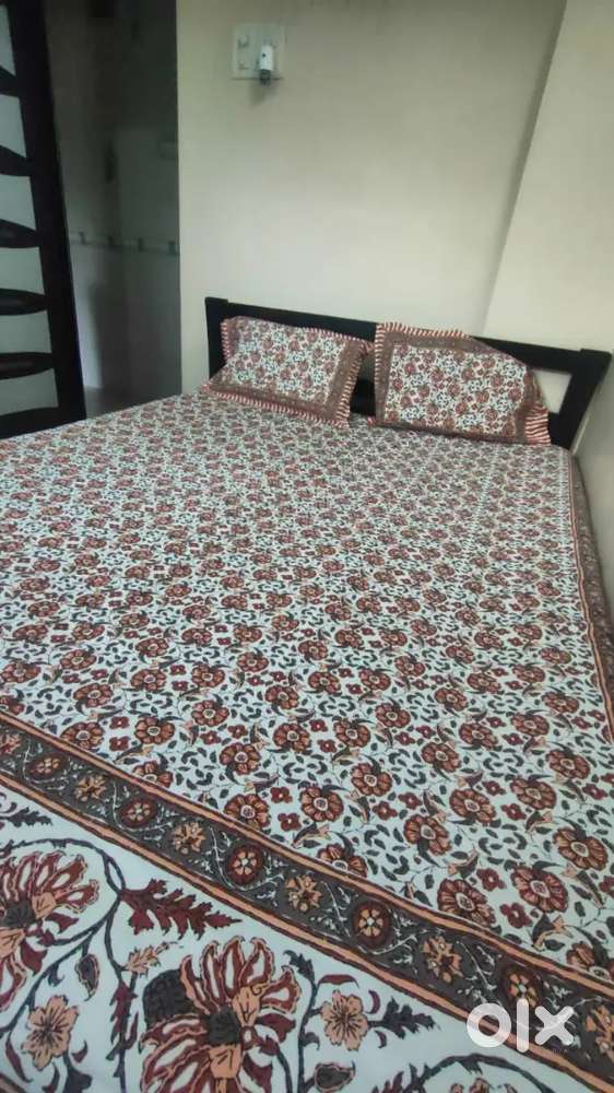 Bed nice very condition