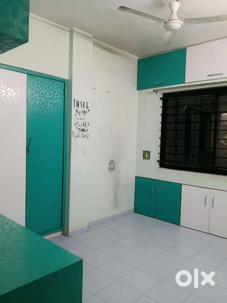 Vacancy for girl's in falt near CCM